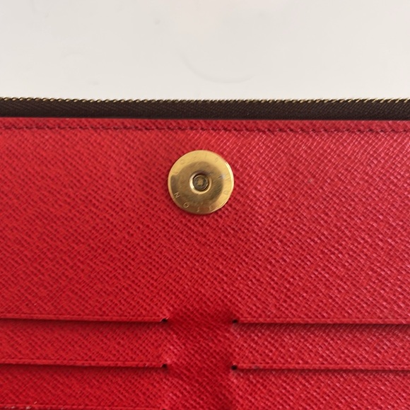 LOUIS VUITTON Monogram Adele Wallet - Picture 4 of 13